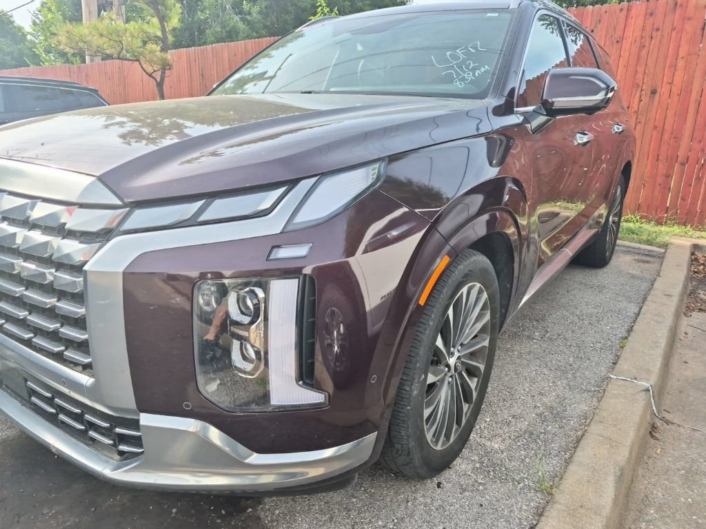 Used 2024 Hyundai Palisade Calligraphy FWD image 2