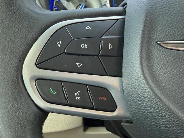 Used 2022 Chrysler Voyager LX image 14