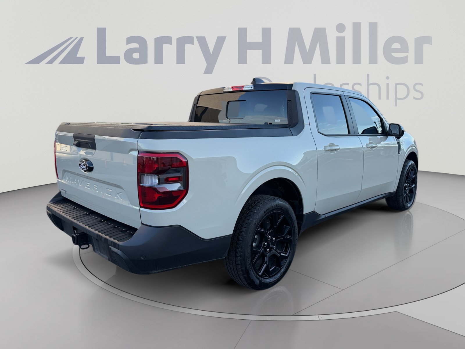 Certified 2025 Ford Maverick Lariat w/ Black Appearance Package AWD/4WD image 5