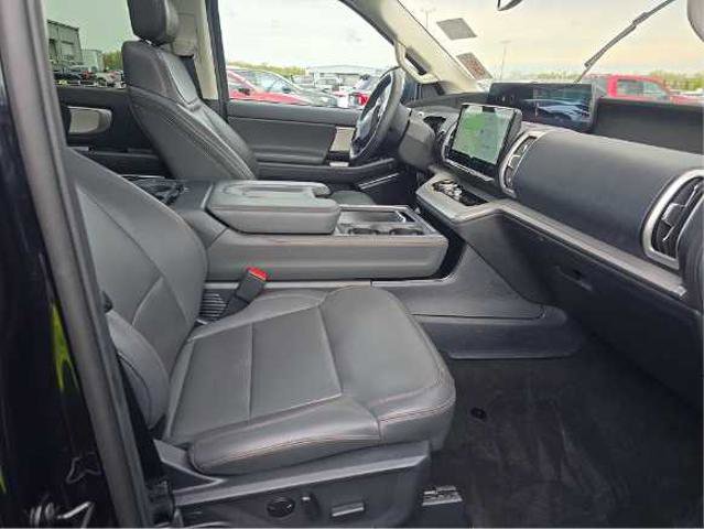 Certified 2025 Ford Expedition Active AWD/4WD image 3