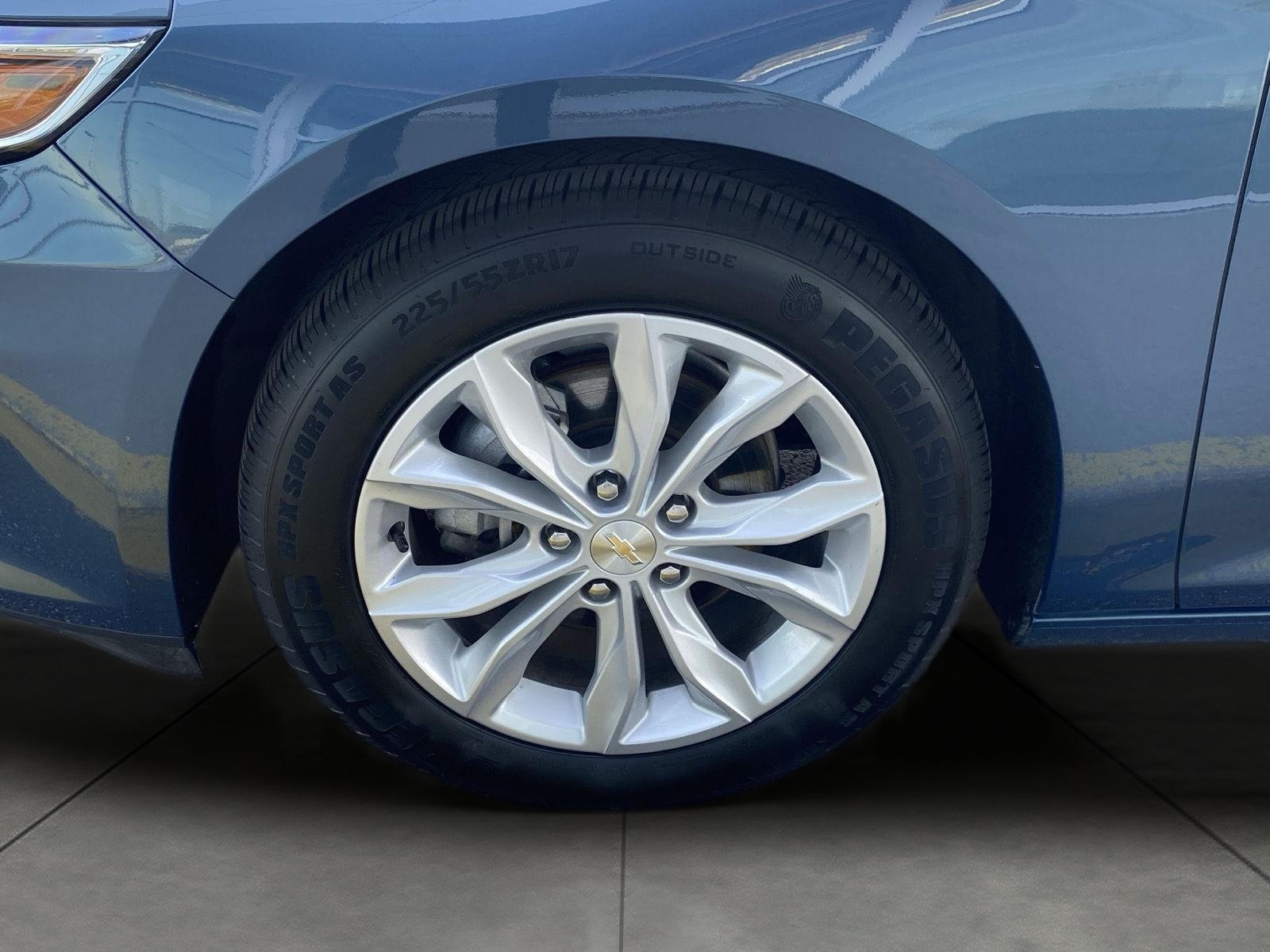 Used 2025 Chevrolet Malibu LT FWD image 5