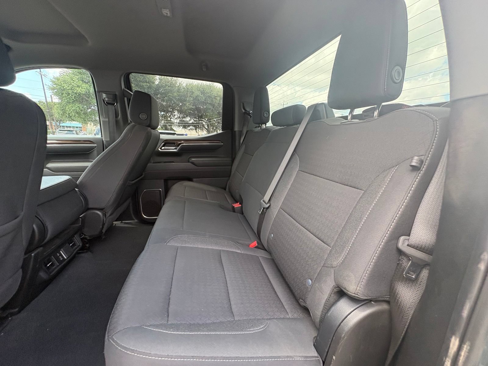 Used 2025 Chevrolet Silverado 1500 LT AWD/4WD image 9