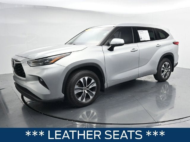 Used 2022 Toyota Highlander XLE AWD/4WD image 5