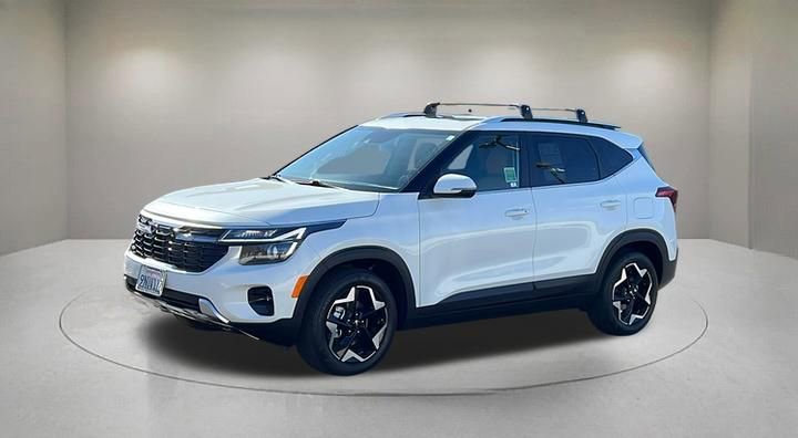 Used 2025 Kia Seltos EX w/ EX Sunroof Package FWD image 2