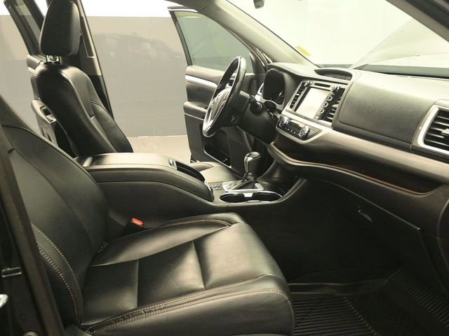 Used 2019 Toyota Highlander XLE image 16