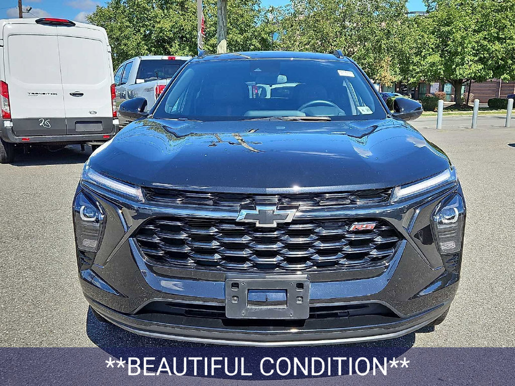 Used 2024 Chevrolet Trax RS w/ Driver Confidence Package FWD image 2