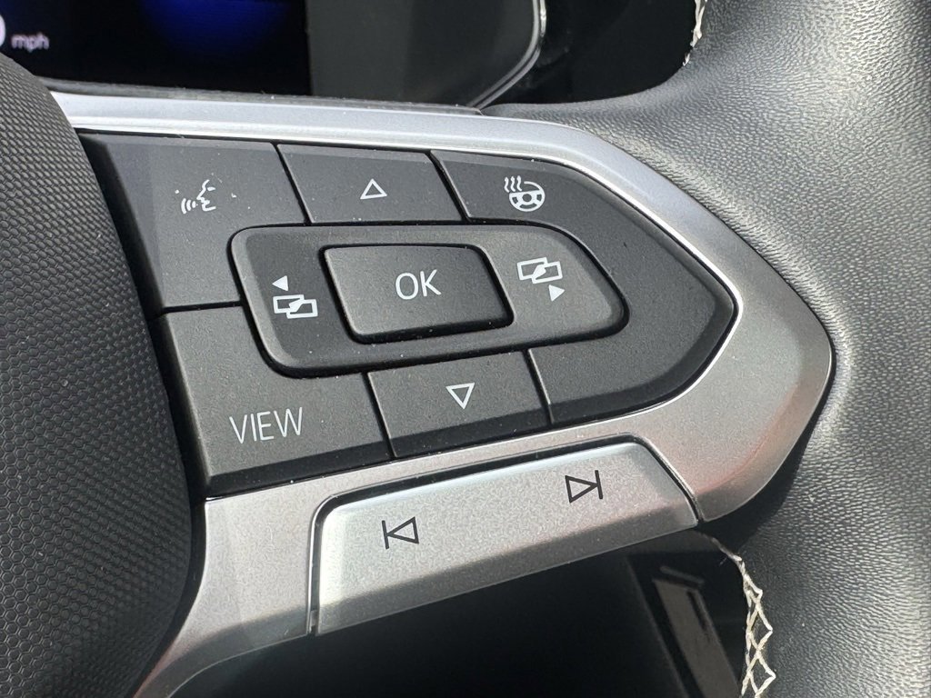 Used 2023 Volkswagen Taos SE w/ Panoramic Sunroof Package image 39