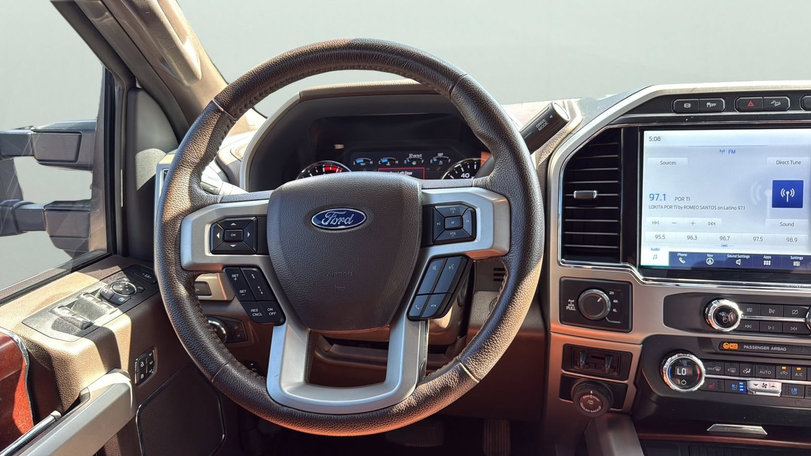 Certified 2022 Ford F350 King Ranch w/ King Ranch Ultimate Package AWD/4WD image 12