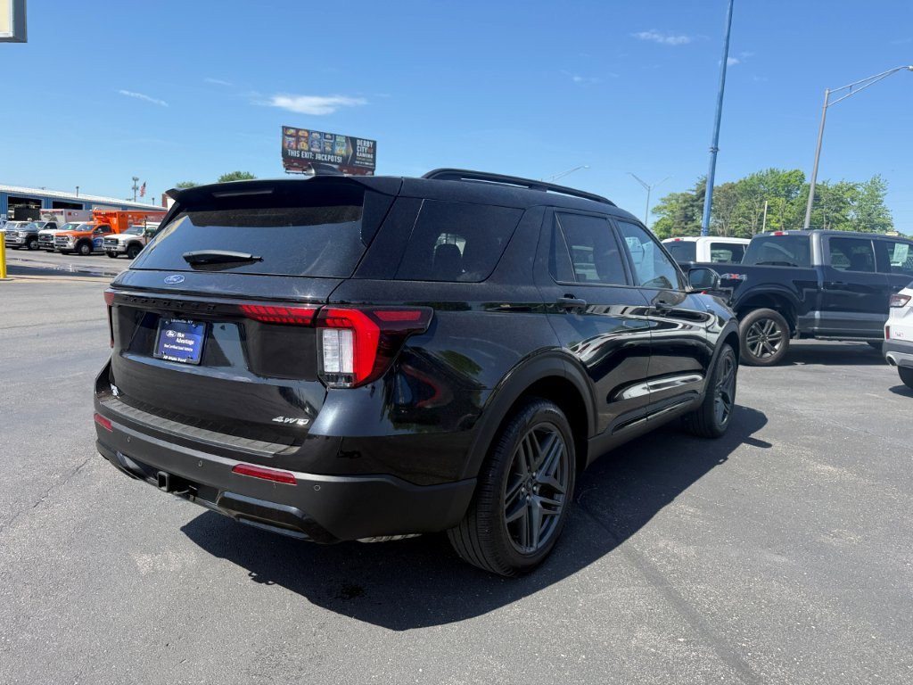 Certified 2025 Ford Explorer ST-Line w/ ST-Line Street Pack AWD/4WD image 8
