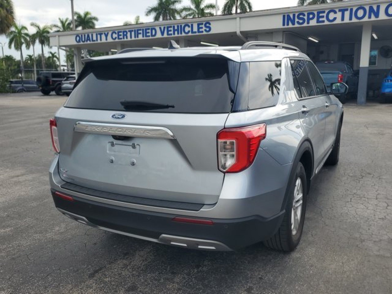 Certified 2023 Ford Explorer XLT w/ Equipment Group 202A RWD image 8