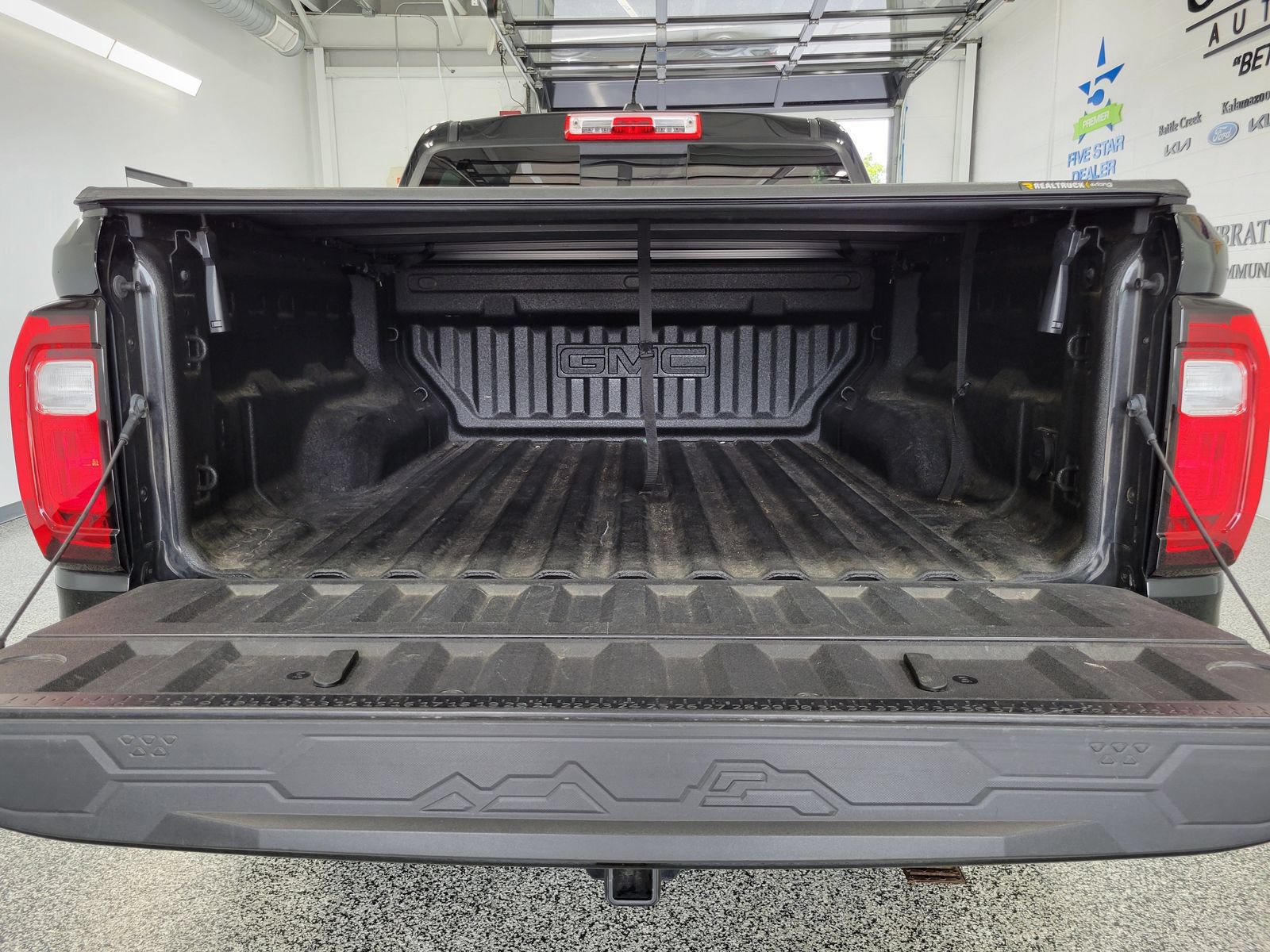 Used 2025 GMC Canyon Denali AWD/4WD image 30