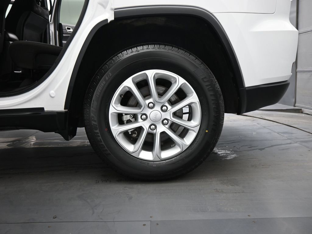Used 2021 Jeep Grand Cherokee Laredo RWD image 19