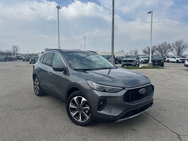 Certified 2024 Ford Escape Platinum w/ Class II Trailer Tow Package image 7