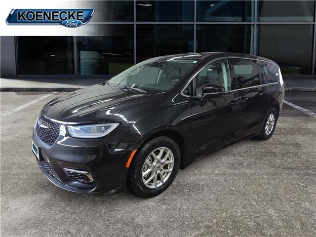 Used 2023 Chrysler Pacifica Touring-L image 9