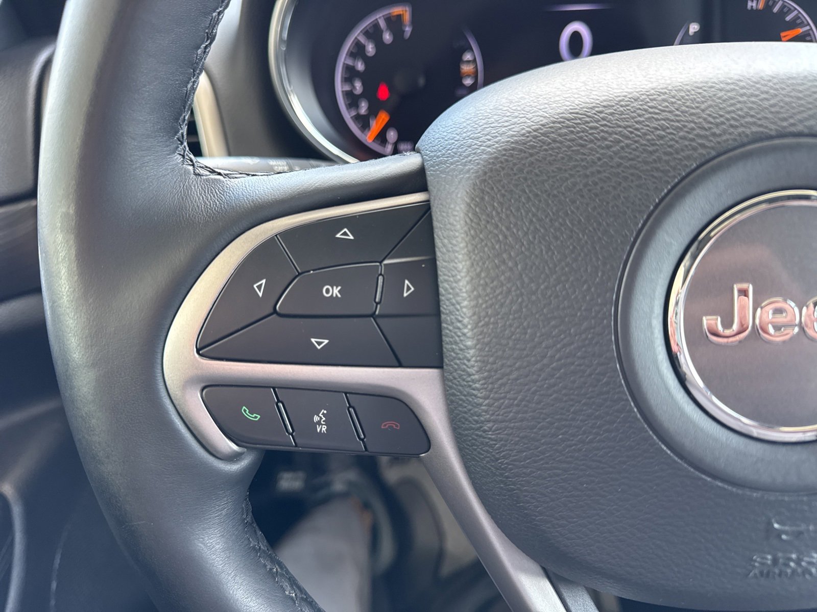 Used 2020 Jeep Grand Cherokee Altitude image 26