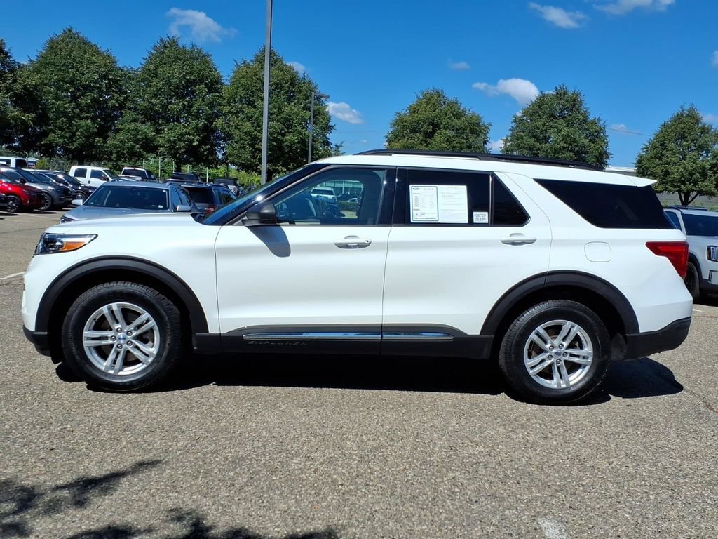 Certified 2023 Ford Explorer XLT w/ Equipment Group 202A AWD/4WD image 2
