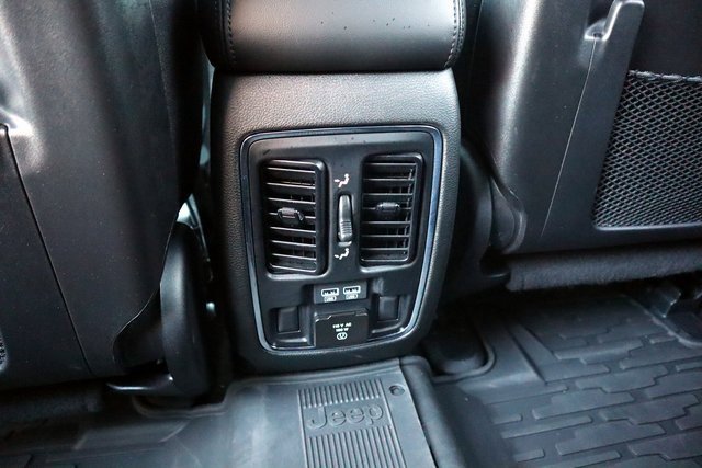 Used 2021 Jeep Grand Cherokee Limited image 28