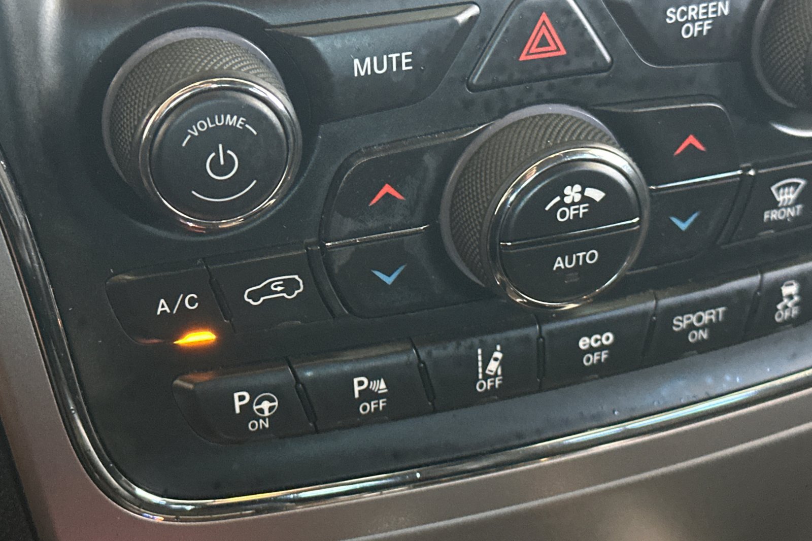 Used 2018 Jeep Grand Cherokee Trailhawk w/ Trailhawk Luxury Group AWD/4WD image 29