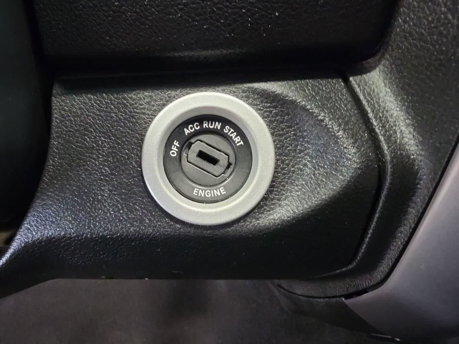 Used 2022 RAM 1500 Classic SLT AWD/4WD image 19