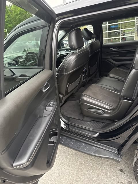 Used 2023 Jeep Grand Cherokee L Laredo AWD/4WD image 16