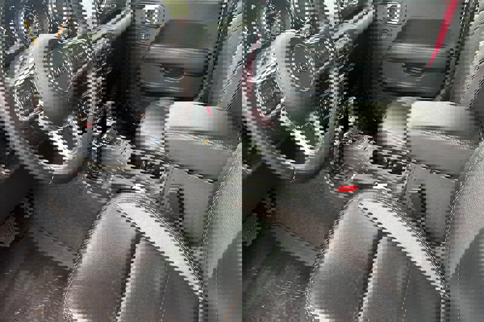 Used 2022 Jeep Wrangler Unlimited Sahara image 11