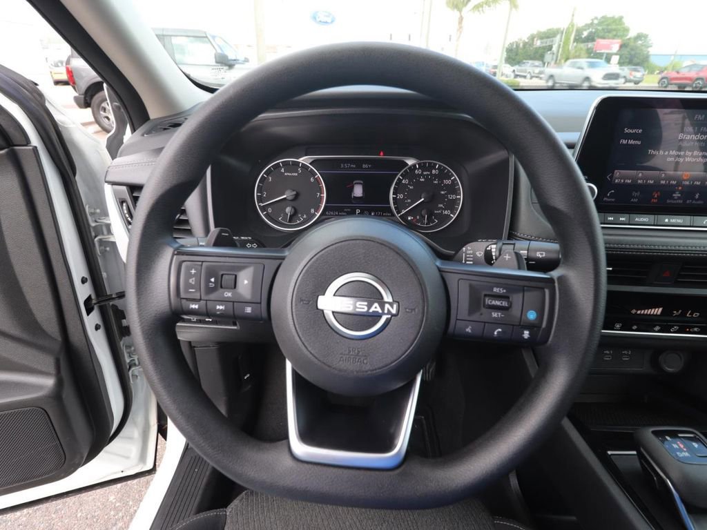 Used 2024 Nissan Rogue SV AWD/4WD image 17