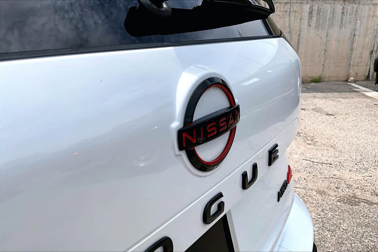 Used 2025 Nissan Rogue SV AWD/4WD image 31