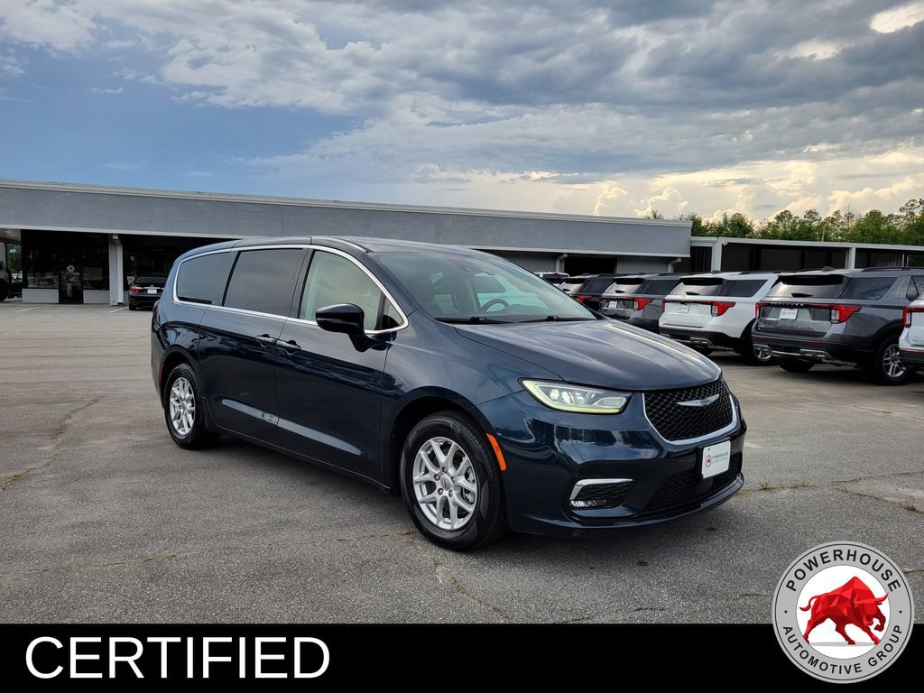 Used 2023 Chrysler Pacifica Touring-L FWD image 9