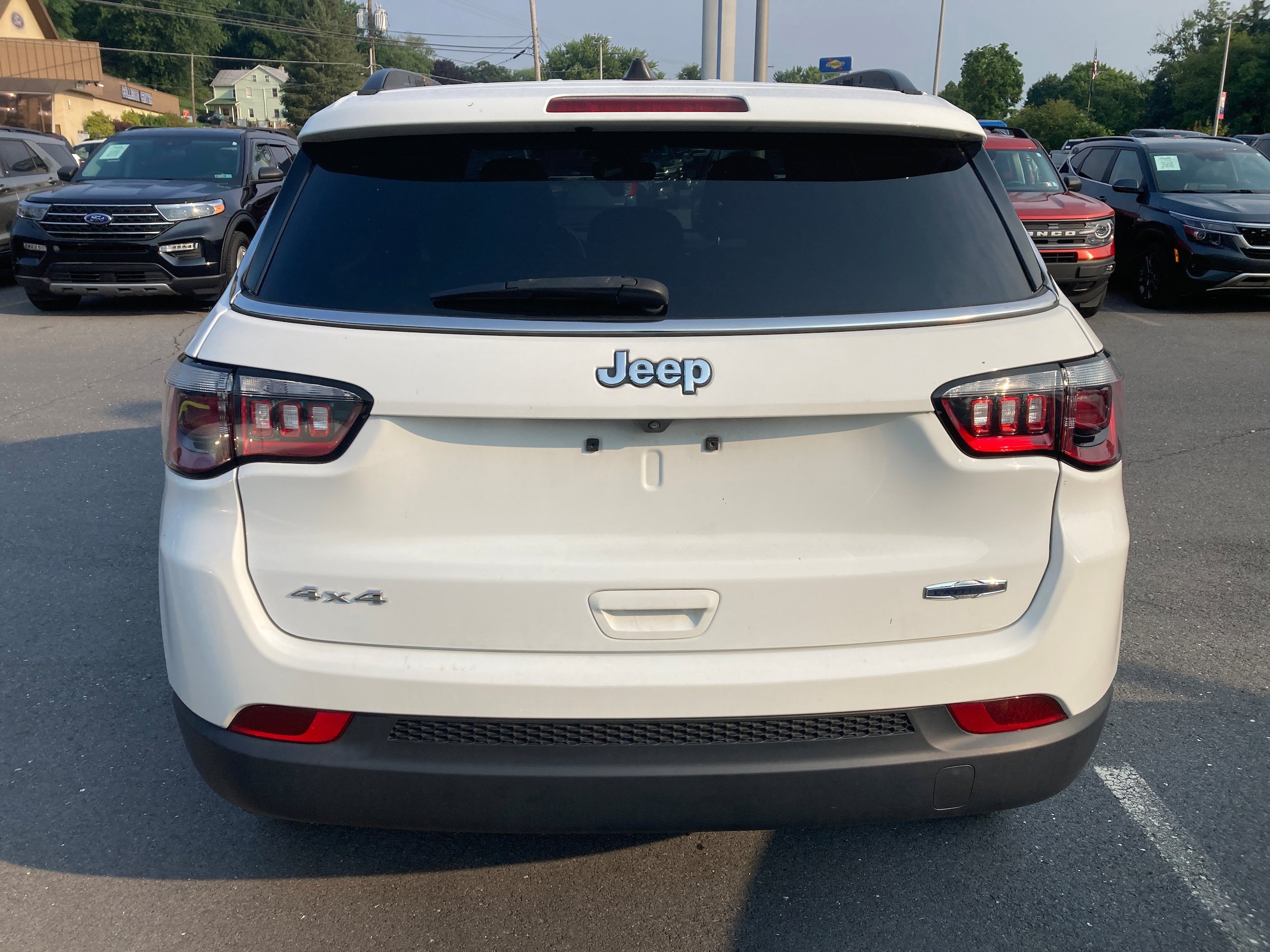 Used 2023 Jeep Compass Latitude w/ Convenience Group AWD/4WD image 5