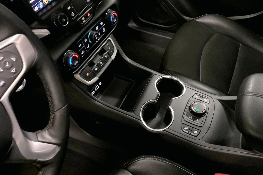 Used 2024 GMC Terrain SLT image 16