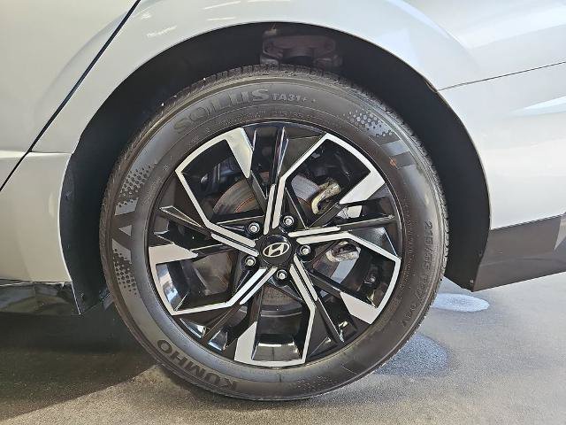 Used 2025 Hyundai Sonata SEL FWD image 32