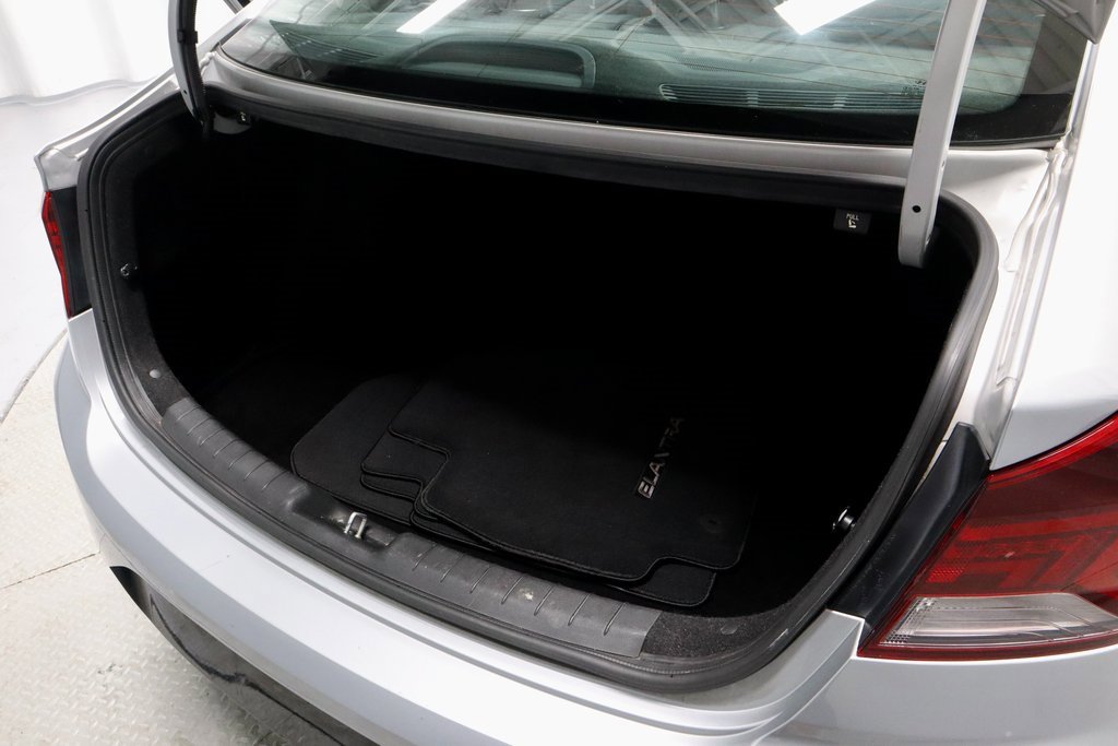 Used 2020 Hyundai Elantra Limited w/ Cargo Package (C1) image 14