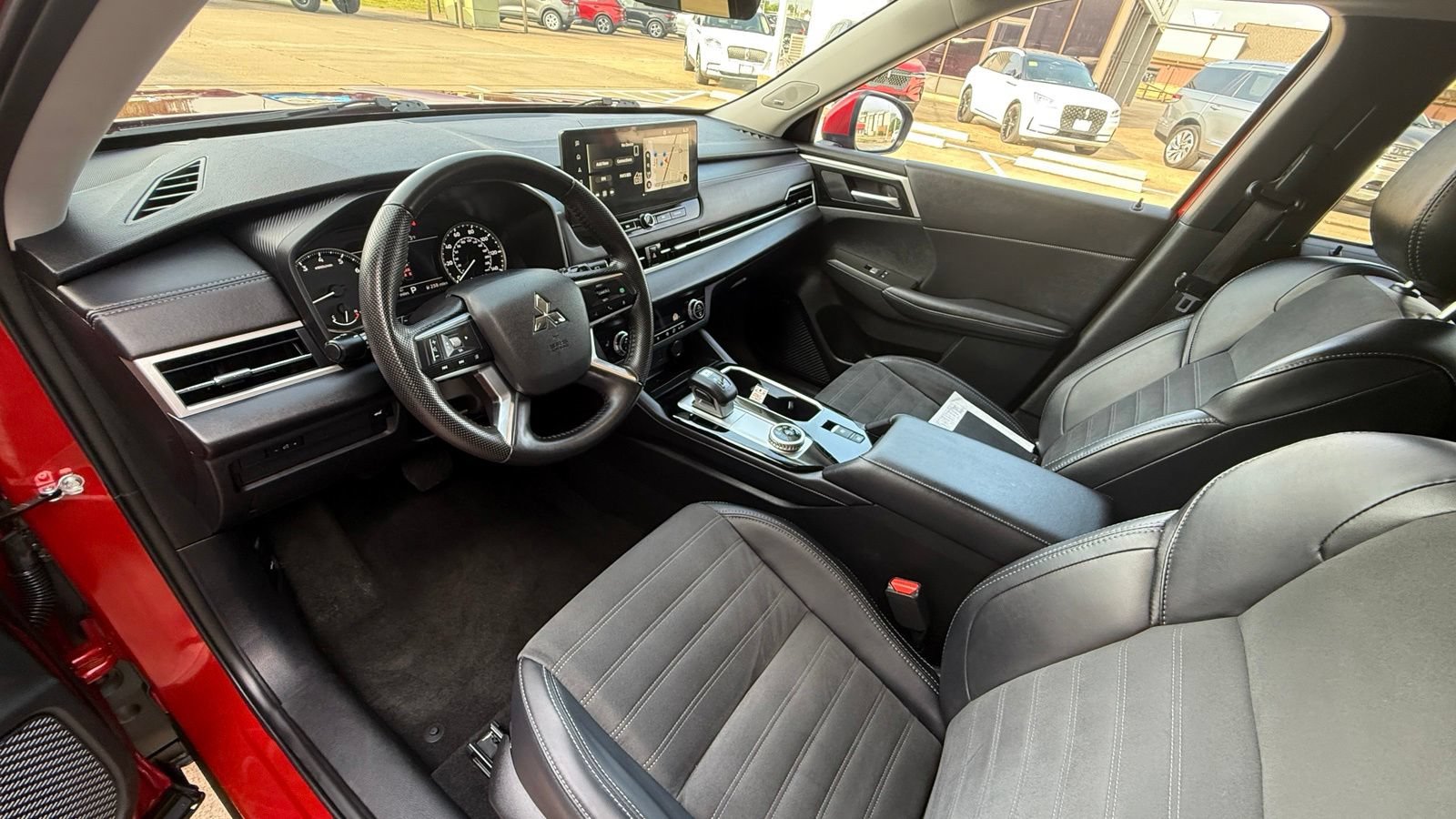 Used 2025 Mitsubishi Outlander SE FWD image 11