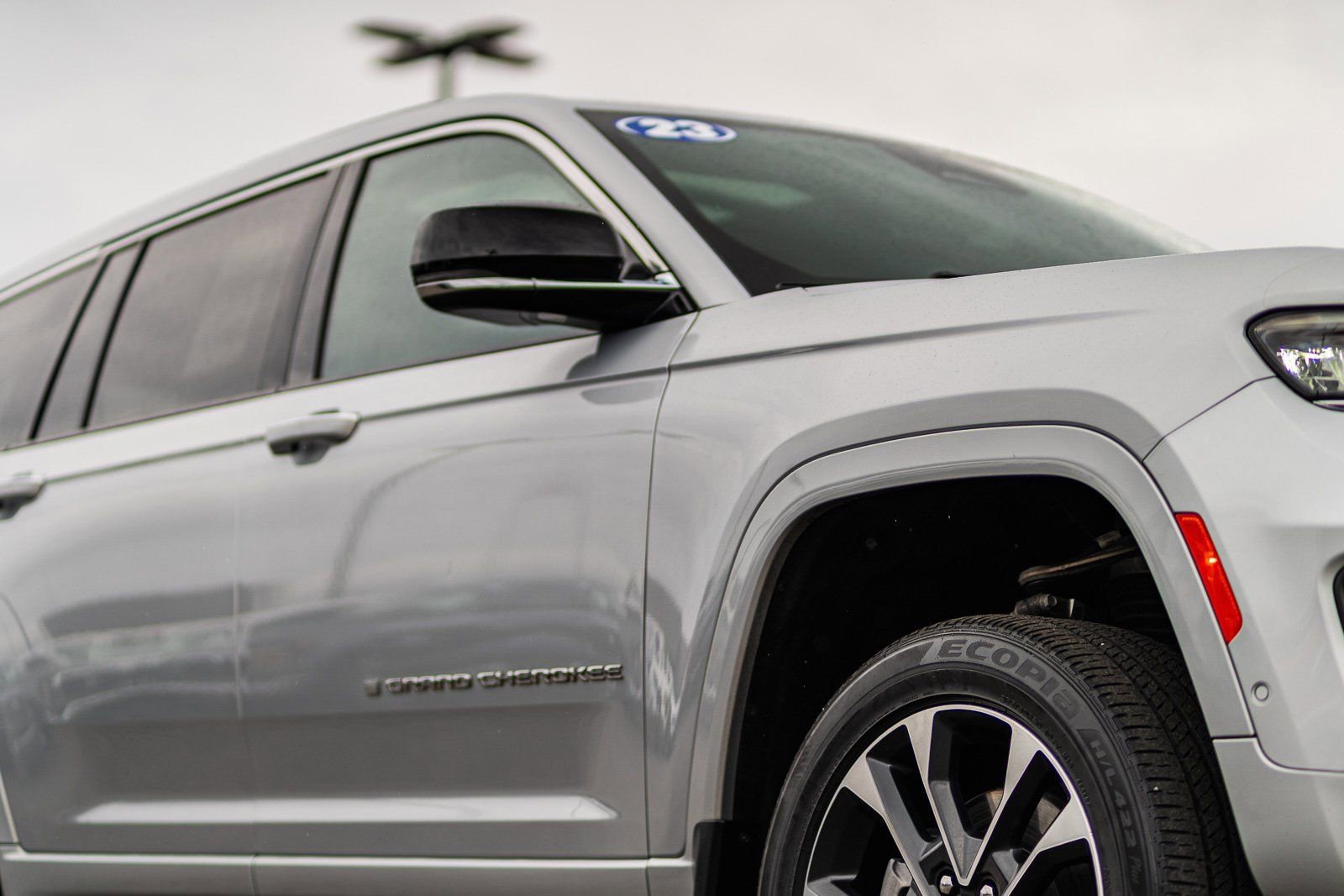 Used 2023 Jeep Grand Cherokee L Overland w/ Rear Seat Video Group I image 8