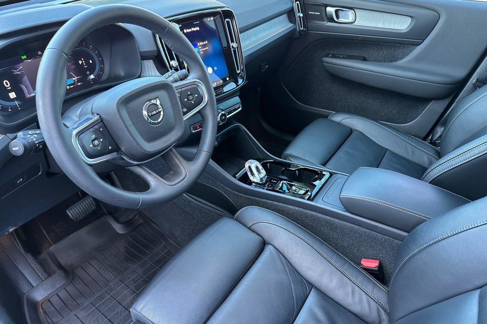 Used 2023 Volvo XC40 B5 Ultimate w/ Protection Package Premier image 9