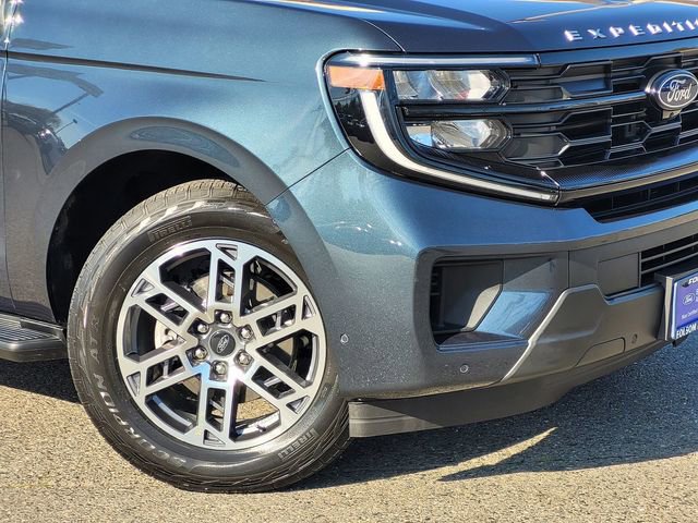 Certified 2025 Ford Expedition Active image 6