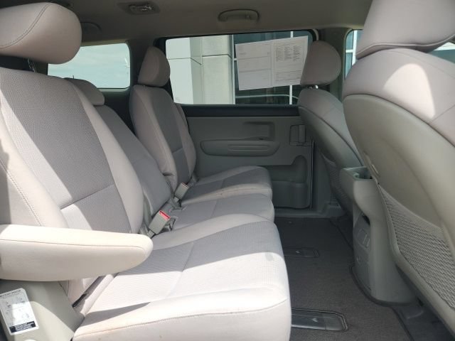 Used 2021 Kia Sedona LX FWD image 15