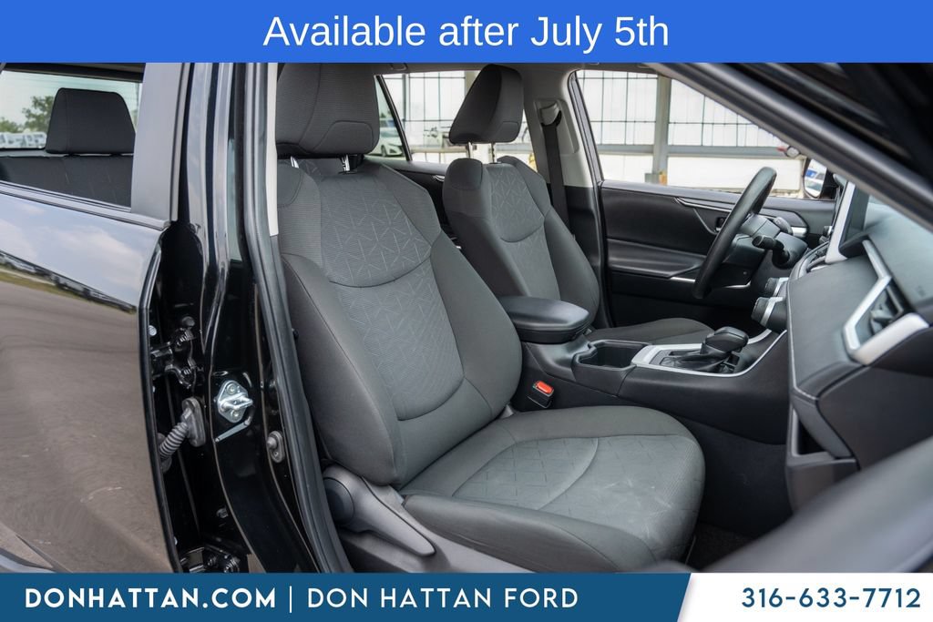 Used 2024 Toyota RAV4 XLE FWD image 27