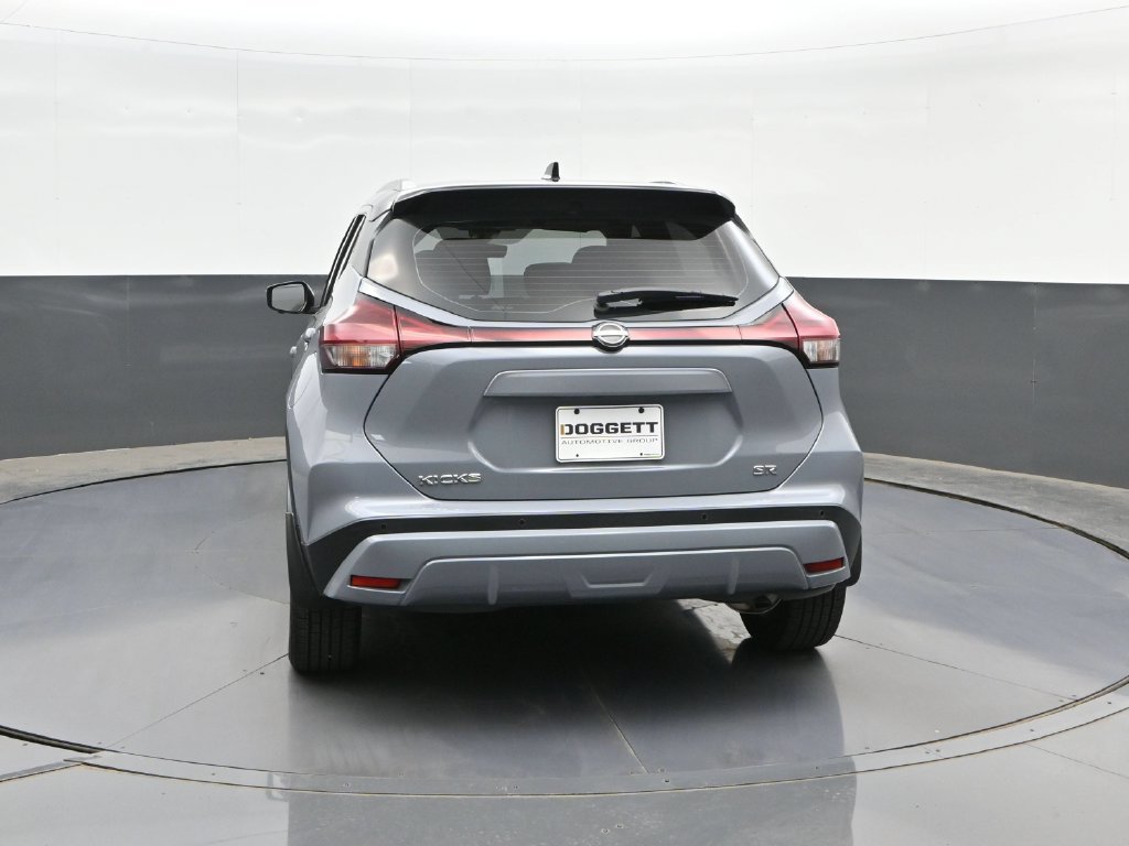 Used 2022 Nissan Kicks SR w/ Interior Electronics Package FWD image 8