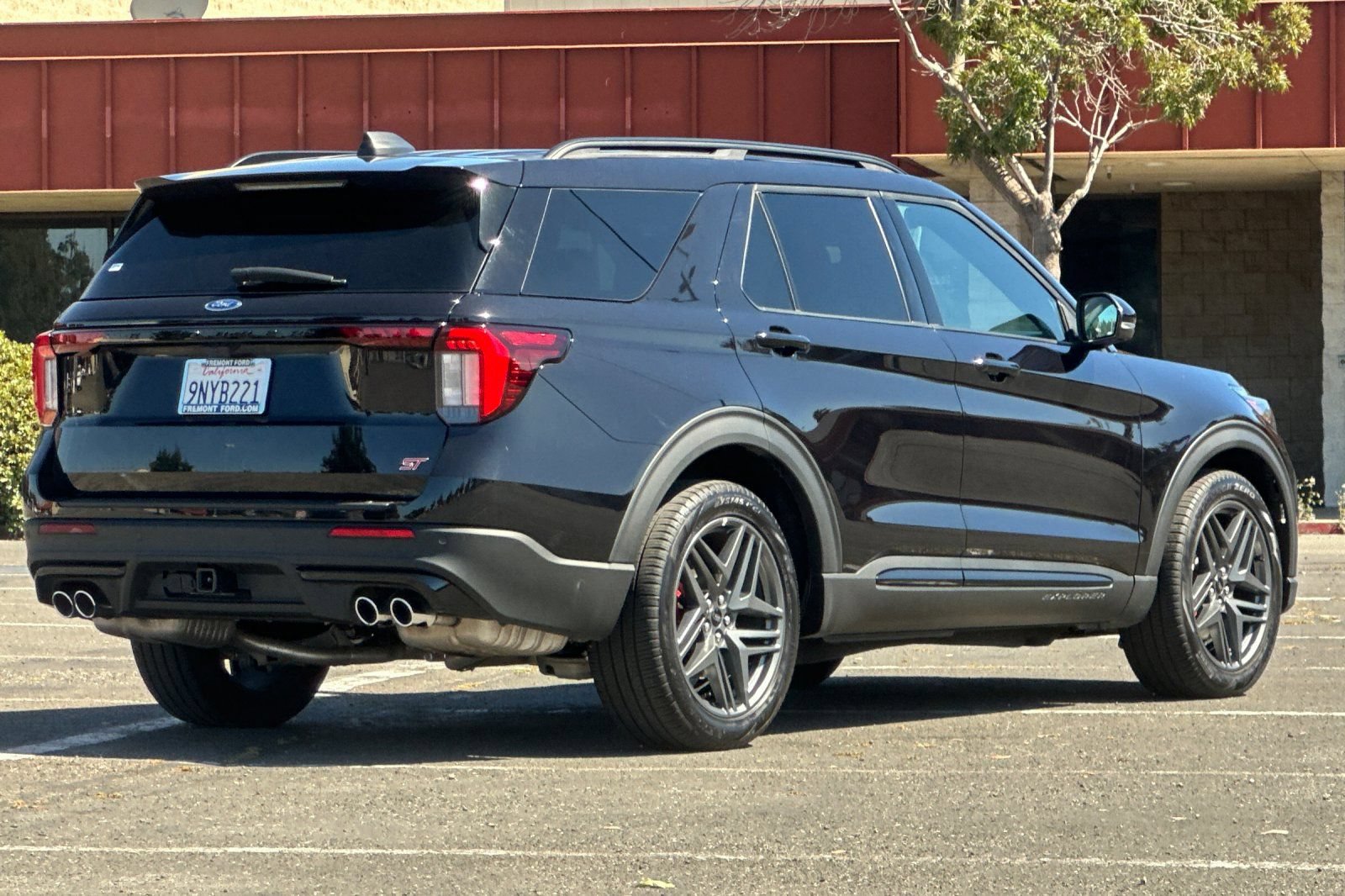 Certified 2025 Ford Explorer ST AWD/4WD image 3