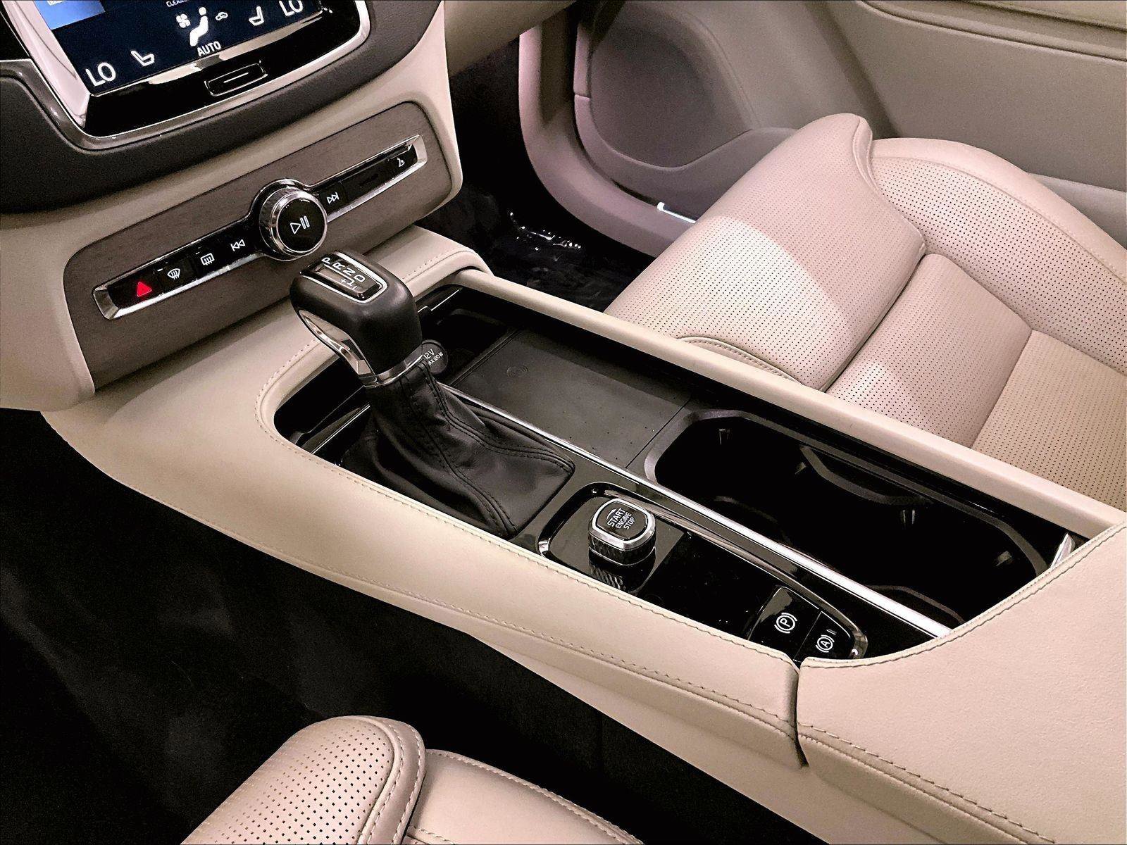 Used 2022 Volvo XC90 T6 Inscription w/ Advanced Package image 16