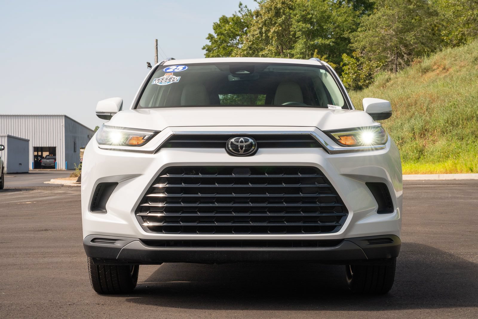 Used 2025 Toyota Grand Highlander FWD image 4