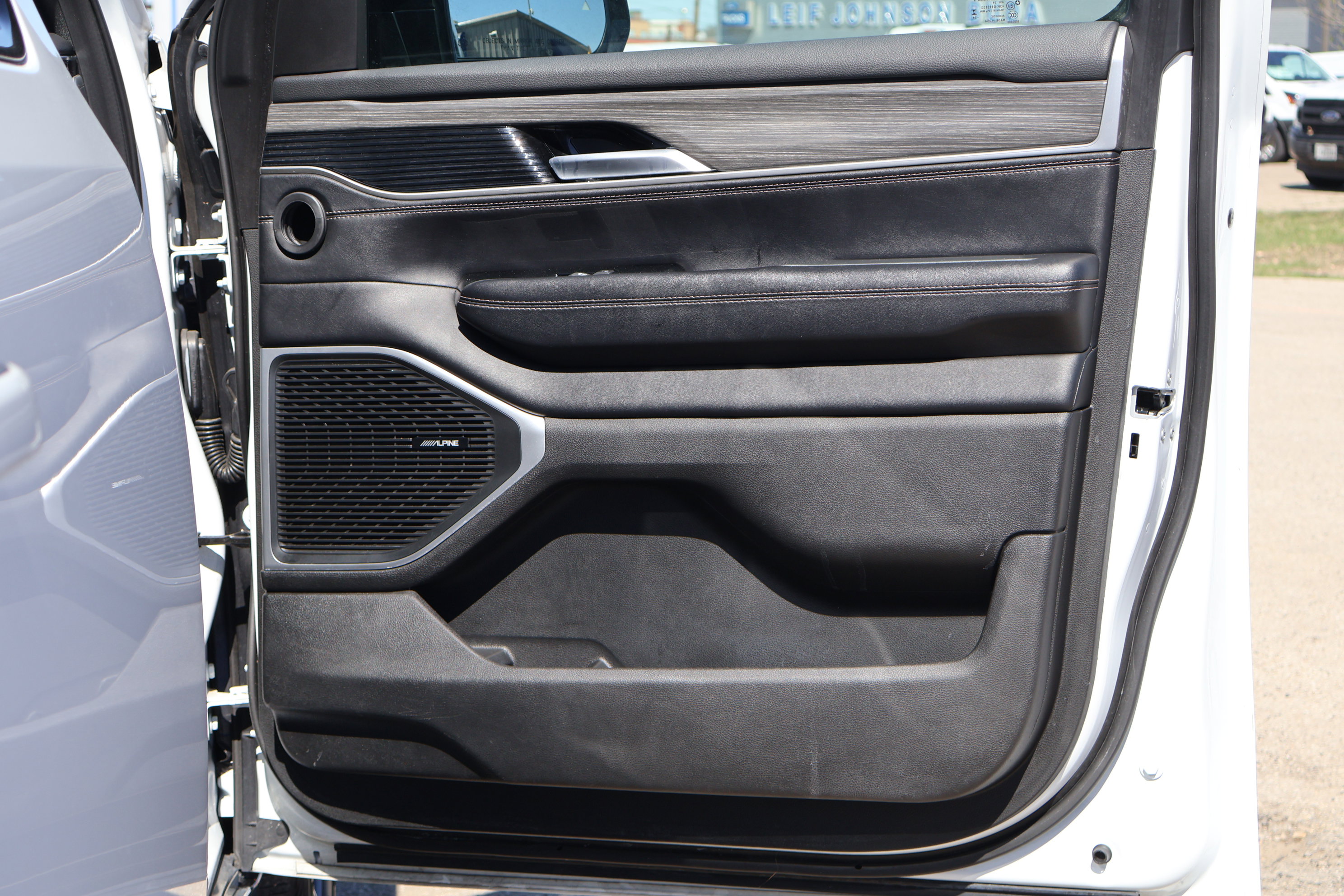 Used 2024 Jeep Wagoneer Series II w/ Flexible Seating Group image 43