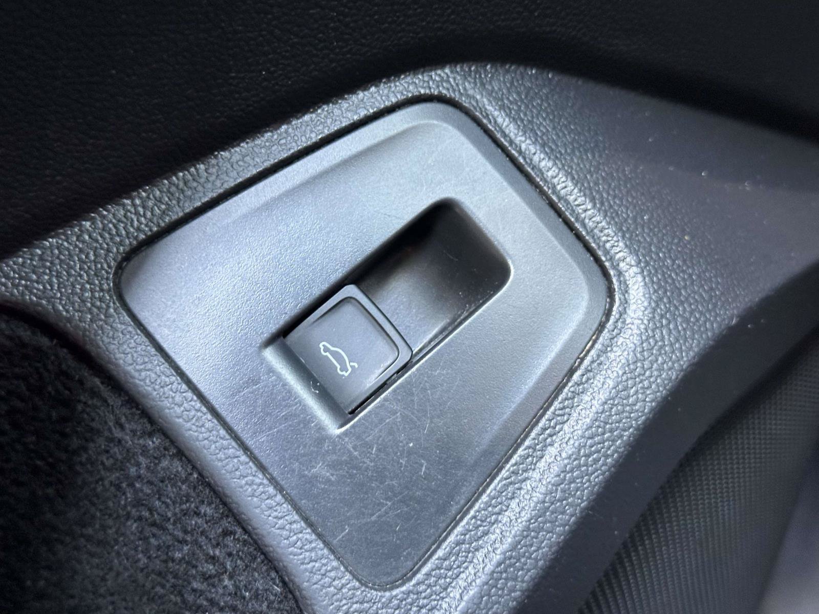Used 2022 Volkswagen Tiguan SE AWD/4WD image 35