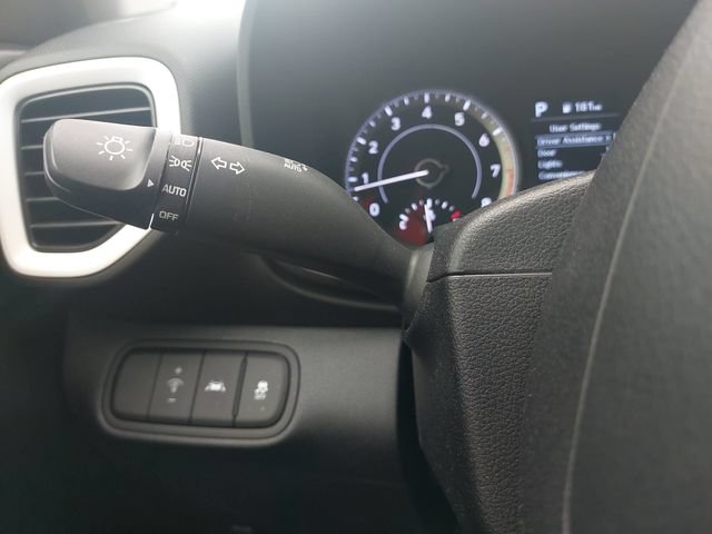 Used 2022 Hyundai Venue Limited FWD image 23