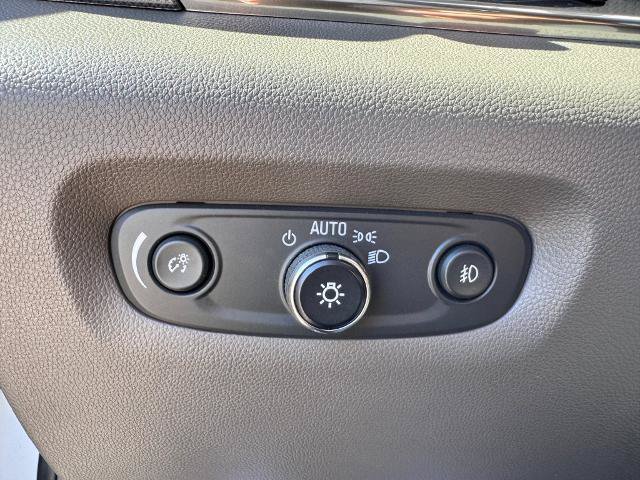 Used 2020 Chevrolet Traverse Premier FWD image 25