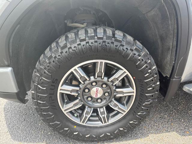 Used 2024 GMC Sierra 1500 AT4 w/ Technology Package AWD/4WD image 12