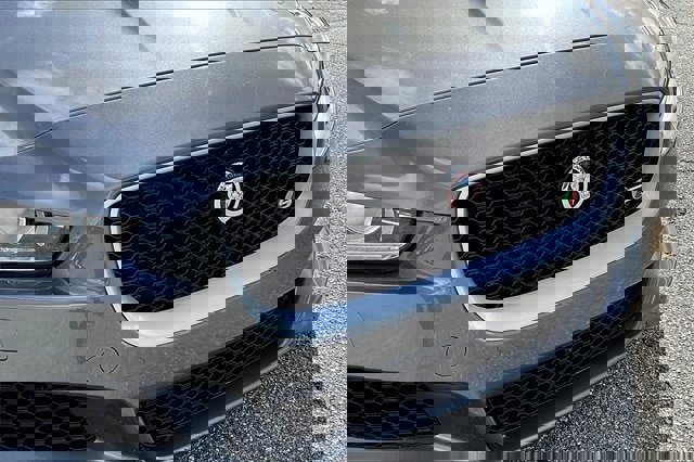 Used 2018 Jaguar XE S image 27