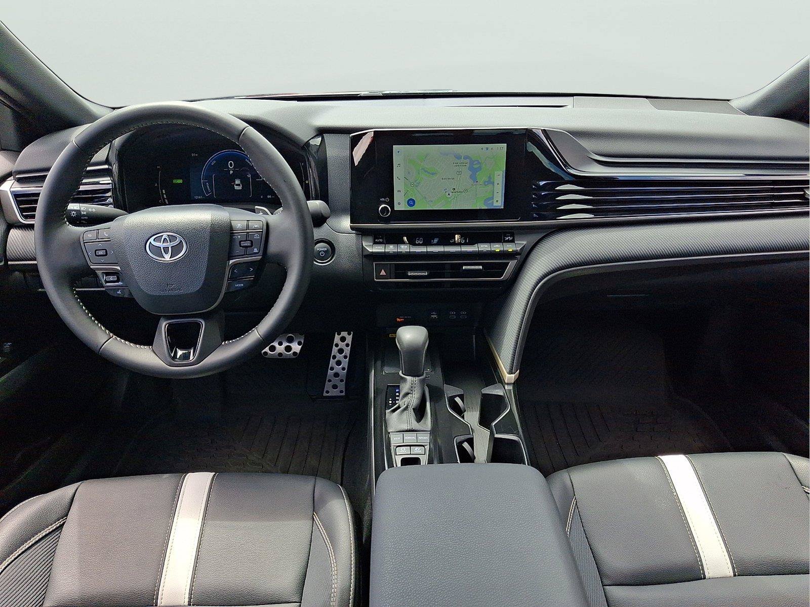 Used 2025 Toyota Camry SE FWD image 9