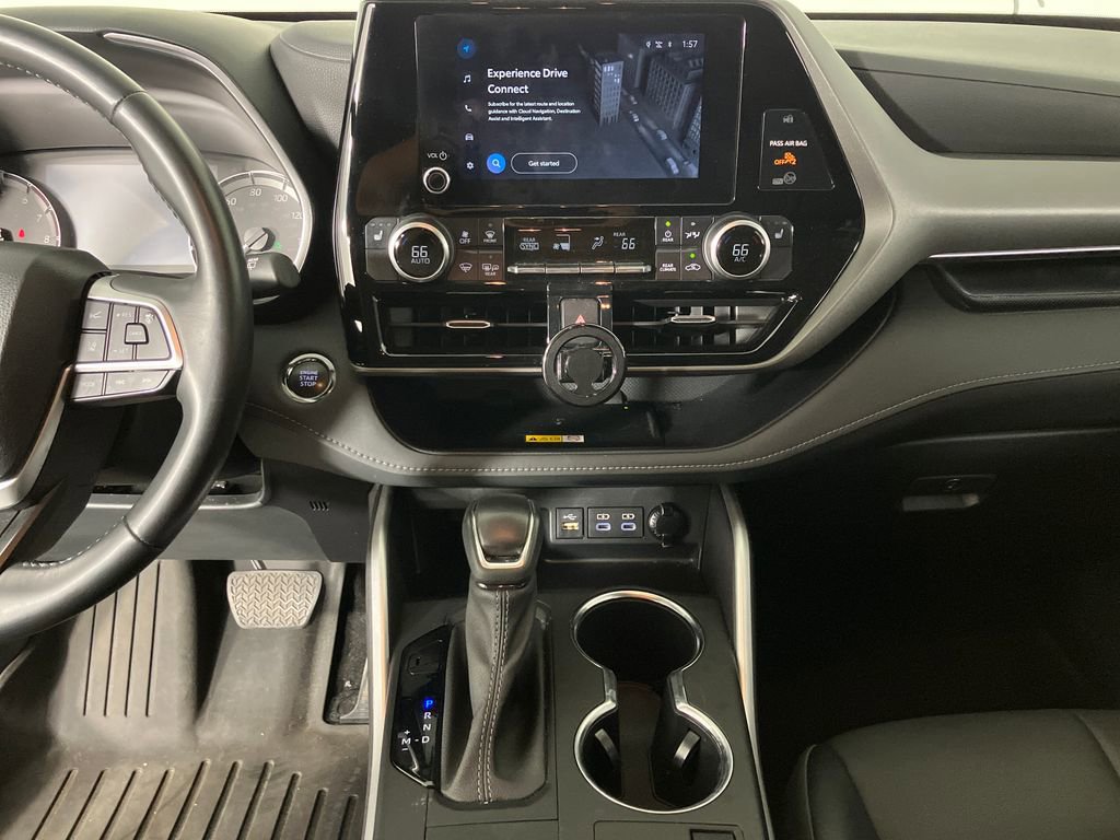 Used 2023 Toyota Highlander L image 25